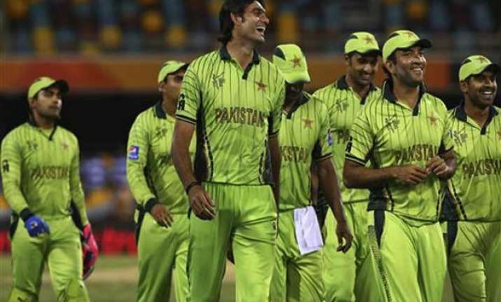 world cup 2015 waqar younis laments tough times for bowlers