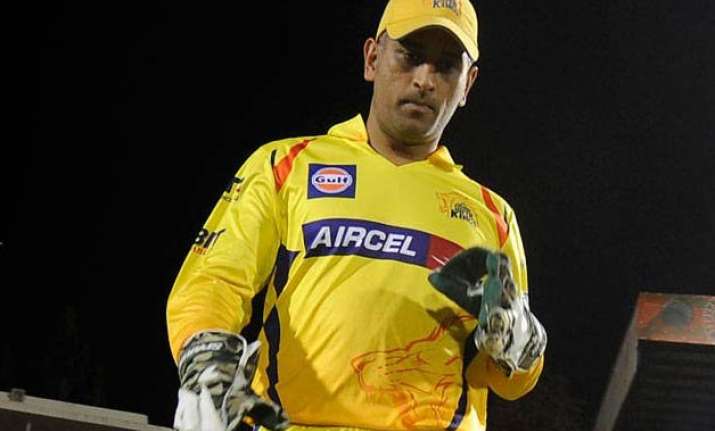 ipl 8 csk skipper ms dhoni fined for inappropriate public
