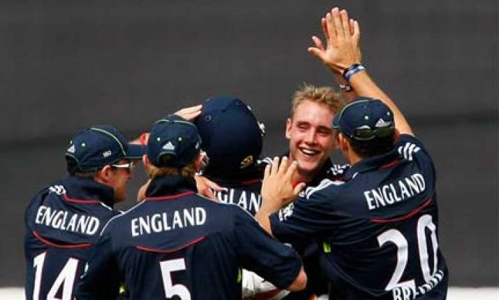 broad sets up england win over aussies