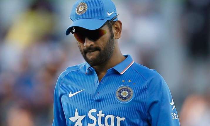ms dhoni blames poor fielding for defeat in 3rd odi against