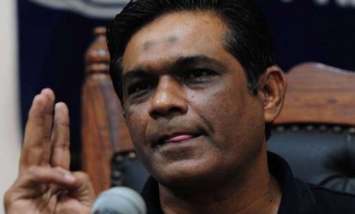 current odi rules make it too easy for batsmen rashid latif