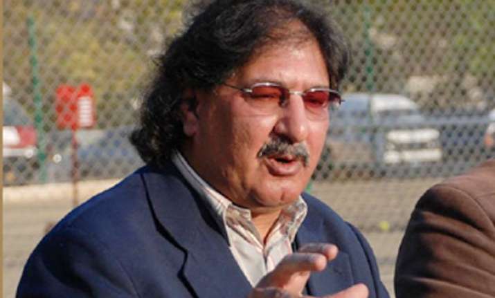 sarfraz nawaz accuses icc of favoring indian team in world