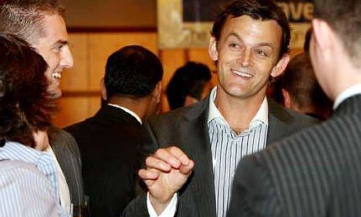 gilchrist makes england favourites for ashes