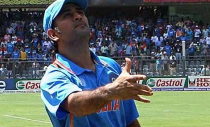 4th odi india win toss elect to bat against south africa