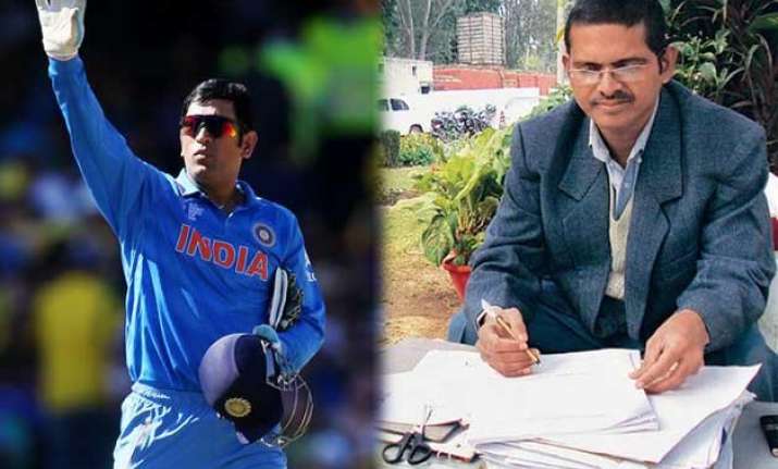 thanks for losing mr dhoni ips officer sends rs 1000 cheque