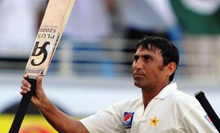 pakistan reaches 304 2 against australia at stumps day 1