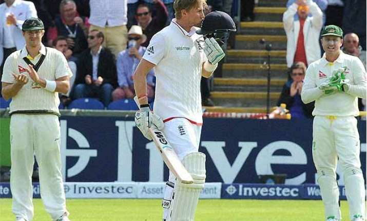 ashes 1st test unbeaten joe root gary ballance swing