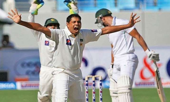 pak vs aus pakistan leads 1st test by 189 after 3 days