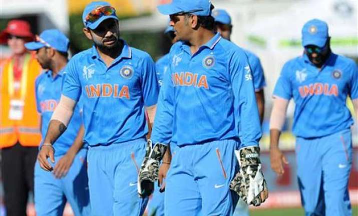 don t make a big deal out of virat s dismissal dhoni