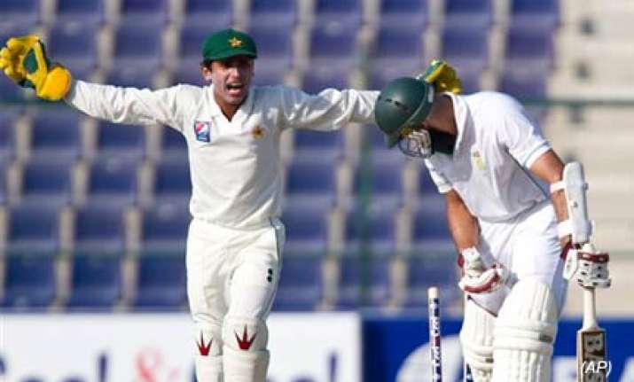 rehman helps pakistan thwart south africa