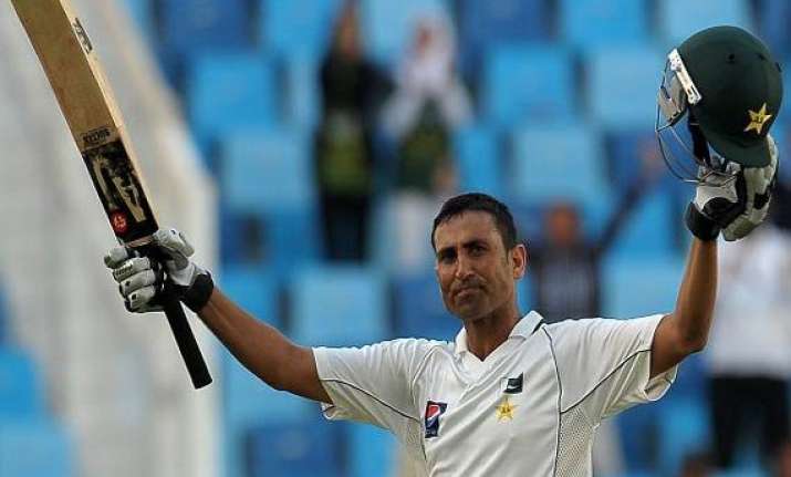 pakistan holds big lead vs australia after 2nd day