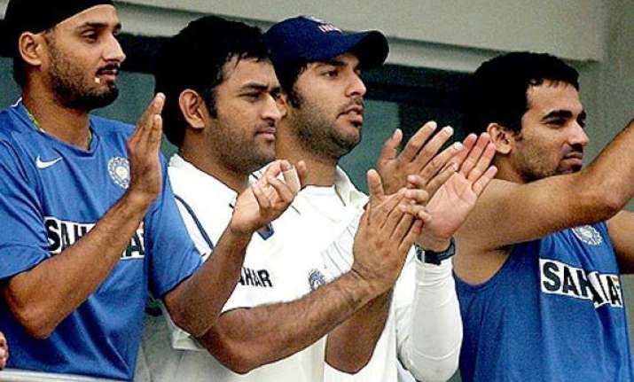 harbhajan yuvraj refuse to comment on dhoni s retirement