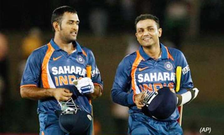 a livid sehwag berates randiv for no ball on 99