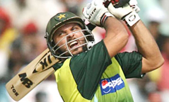 younus injured afridi may lead pakistan against nz