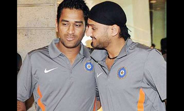 dhoni and harbhajan send police into tizzy