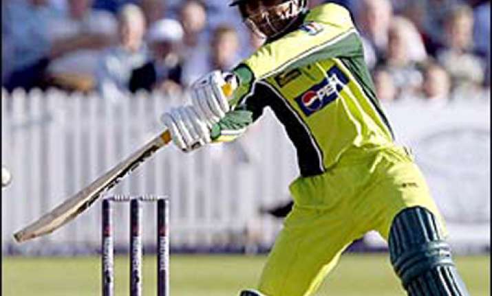 razzaq cracks unbeaten century to beat south africa in 2nd