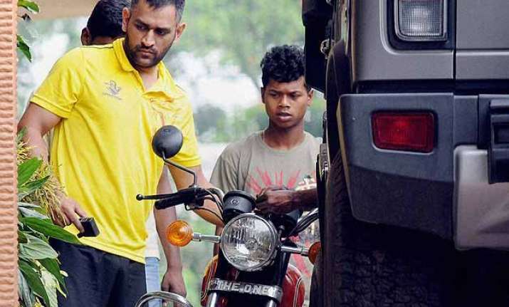 wishes galore as ms dhoni turns 34