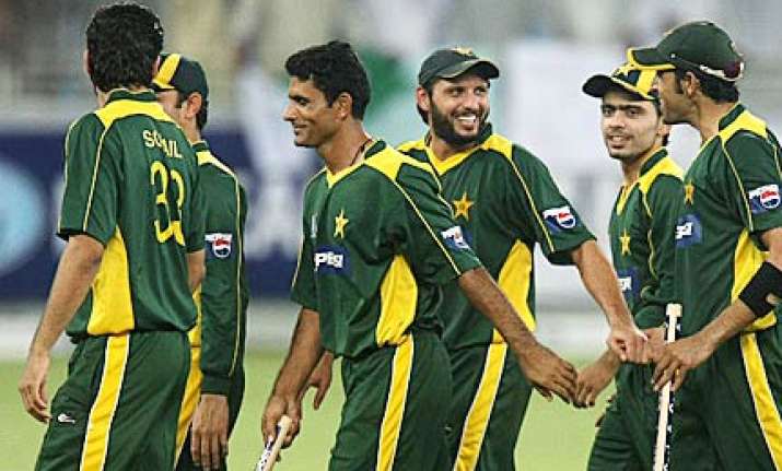 afridi wants razzaq to be t20 captain
