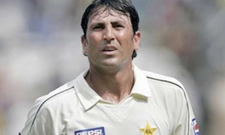 younus quits captaincy after grilling by mps