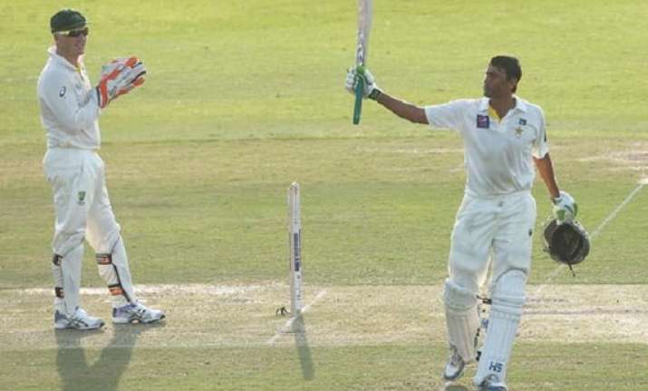 younis khan guides pakistan to 517 4 in 2nd test at tea