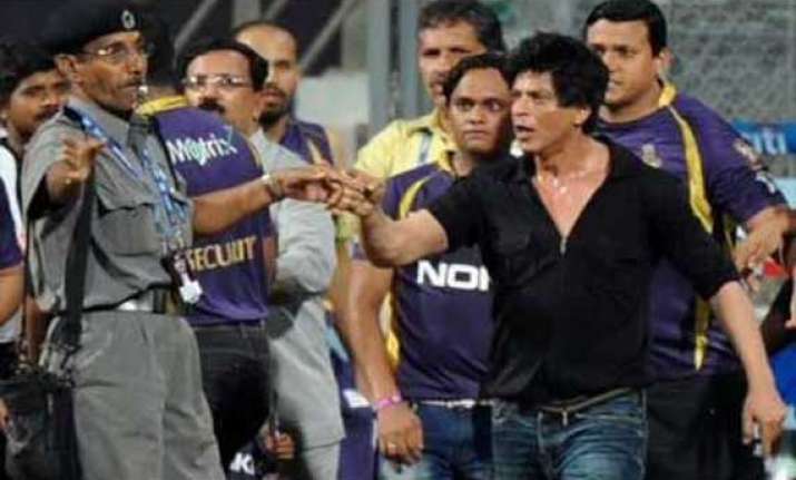 mca in a fix over srk s entry to wankhede stadium