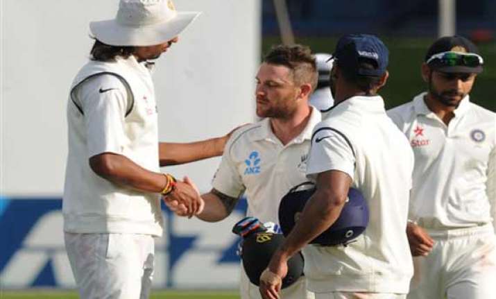 new zealand 571/6 lead by 325 runs at close