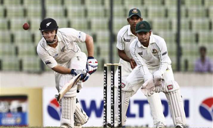 bangladesh 269 3 leads by 114 runs against new zealand