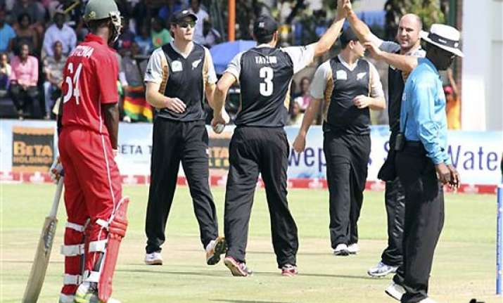 new zealand beats zimbabwe by 10 wickets