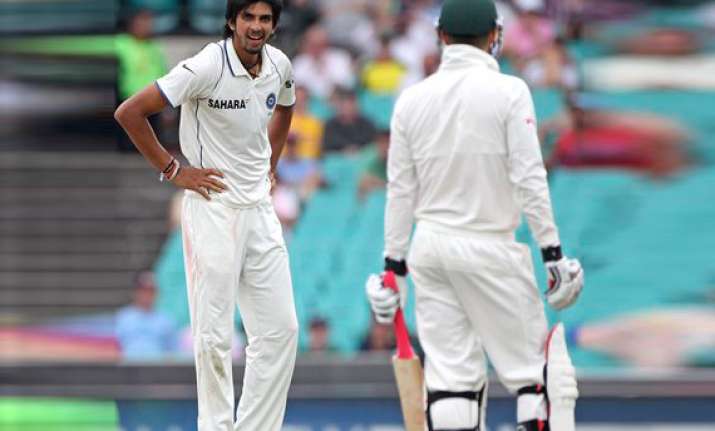 now ishant reportedly shows middle finger to fans