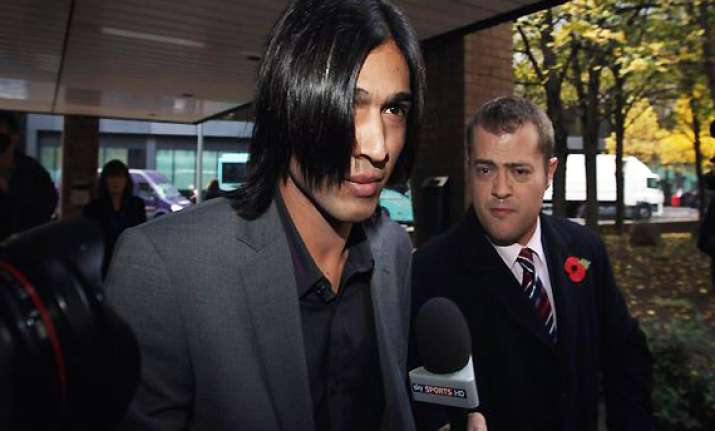 pak bowler mohd amir freed early from uk jail