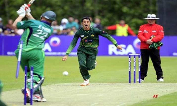 pak crush ireland in first odi by 7 wickets