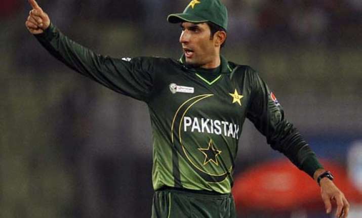 pakistan win toss elect to field in the 1st odi