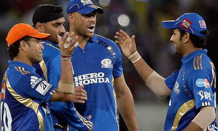 perfect birthday gift for sachin as mi beat dc by 37 runs