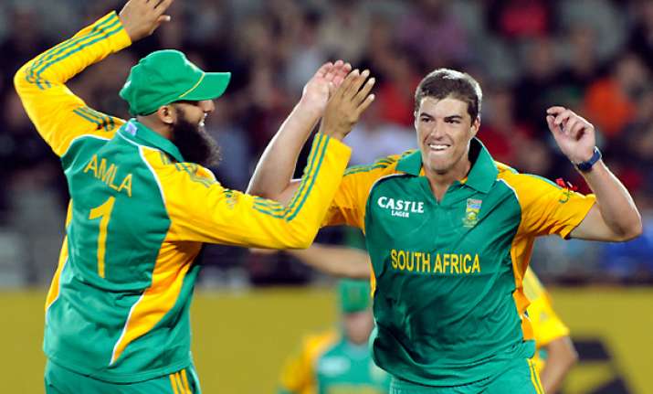 proteas beat nz by 3 runs to win 2 1 in t20 series