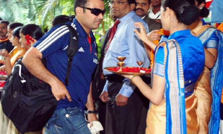 sehwag to undergo shoulder surgery