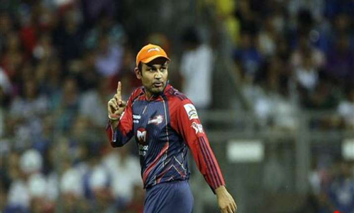 sehwag visits sai baba temple in shirdi