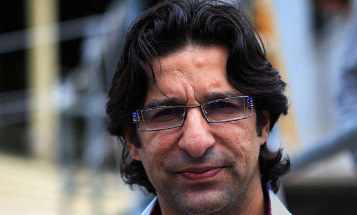 senior players may not be in dhoni s control says akram