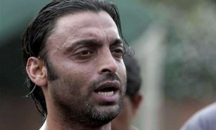 shoaib akhtar slams pak pacers performance against england