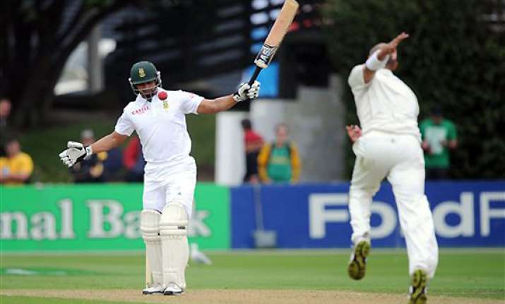 south africa 136 2 in rain delayed day 1 3rd test