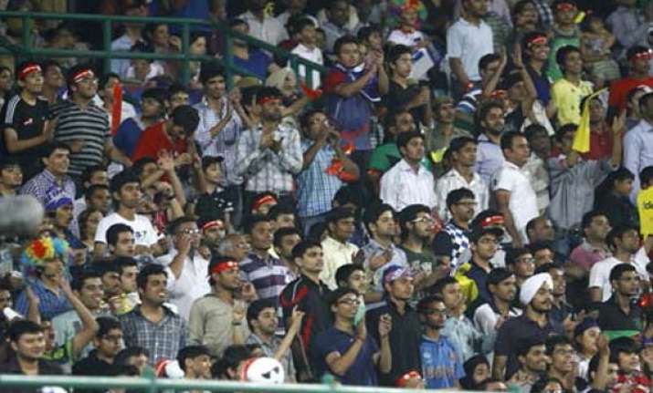 spectators cheer for modi in rr delhi daredevils ipl match