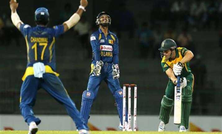 sri lanka beat s africa by 17 runs by dl in 2nd odi