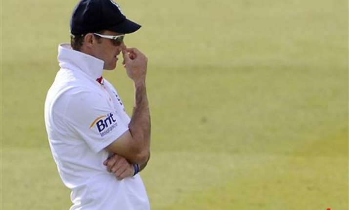 strauss troubles against left armers continue