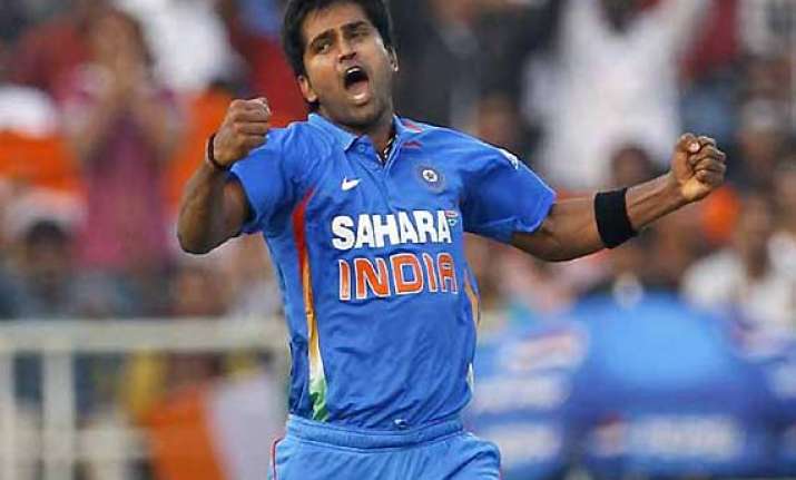 vinay kumar replaces balaji for t20i series against england