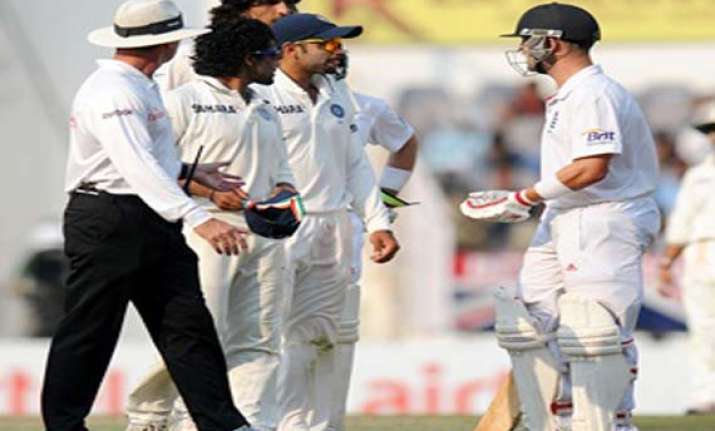 virat kohli and jonathan trott exchange words on day four