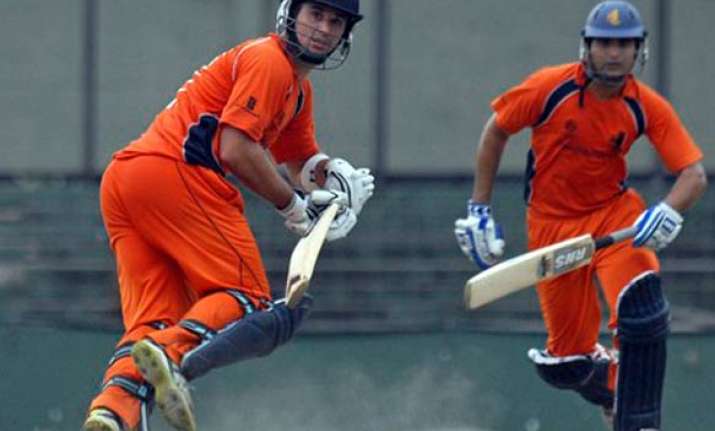 warmup doeschate propels netherlands to 2 wicket win over