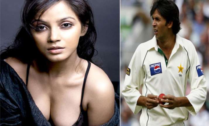 watch hot pics of actress neetu chandra once embroiled in