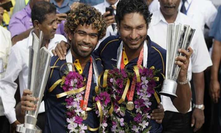 worldt20 champs sri lanka return to warm welcome