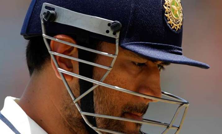 wrong replay shown to give dhoni out
