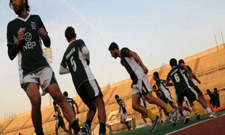 pak settles for 2 2 draw with england