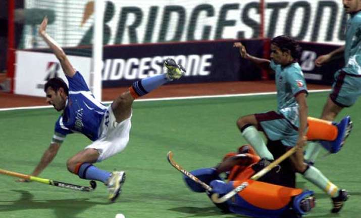 strykers edge out comets via tie break to enter wsh final